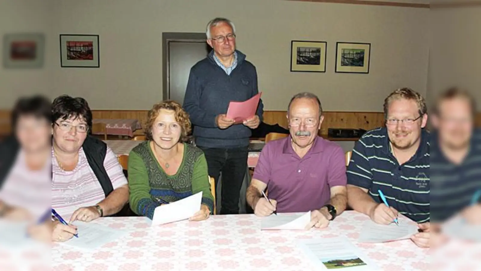 Die Erstunterzeichner Andrea Neumaier, Renate Glaser, Fritz Gerneth, Wolfgang Haverkamp und Martin Podehl (v.l.).  (Foto: privat)