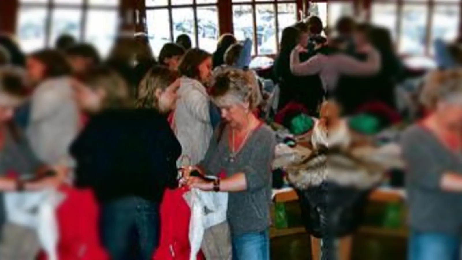 Shoppen in angenehmer Atmosphäre beim Secondhand-Markt für Frauenkleidung.	 (Foto: VA)