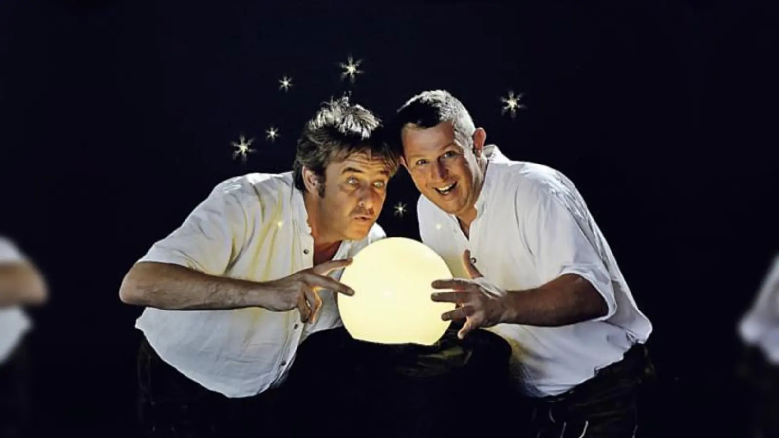 Vielfältiger Mix: Das Ensemble »Sauglocknläutn« präsentiert »Das Orakel von Pumpernudl«.	 (Fotos: VA)