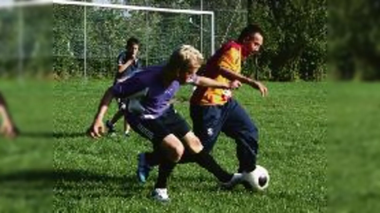 Die »Kleinen« wollen auch mitspielen  doch die Großen bleiben gerne selbst am Ball. Daher sollen aus einer Mannschaft jetzt drei werden.	 (Foto: em)