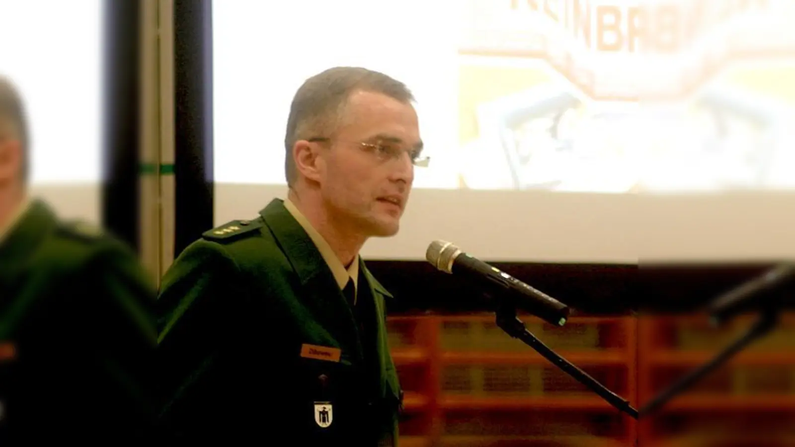 Engagierter Bericht: Polizeidirektor Michael Dibowski bot bei der Bürgerversammlung Untergiesing-Harlaching viele Fakten und polizeiliche Einblicke.	 (F.: HH)