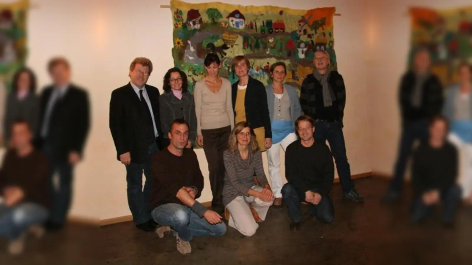 „Das Interesse ist riesig. Wir könnten gleich mit einer ersten und mit einer fünften Klasse starten.“ Die Mitglieder des Fördervereins für die Freie Waldorfschule Würmtal: (stehend von links) Achim Feichtl, Andrea Ritschl, Anke Merk, Cornelia Hock, Andrea Unterleitner und Till von Grotthuss. In der vorderen Reihe von links: Walter Langguth, Petra Hammerl und Emanuel Winter. Nicht auf dem Bild sind Bernd Hammerl und Kathrina Wild. (Foto: US)