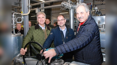 Aufdraht is´!" Bürgermeister Olaf von Löwis, Geschäftsführer Albert Götz und der frühere Bürgermeister Josef Höß (v. r.) (Foto: NB_GHWK)