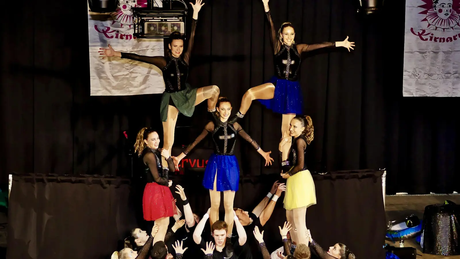 Die Crazy Devils lieferten beim Aschheimer Galaball eine beeindruckende Show ab. (Foto: Sebastian Fischer)