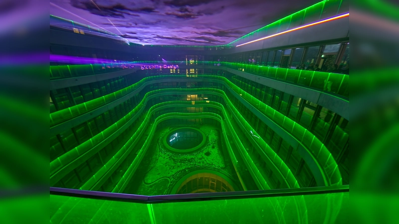 Das neue Gebäude ist für den Bauherren ein „Büro-Ökosystem” und „der Arbeitsplatz der Zukunft”. (Foto: FidCap/Mathis Beutel)