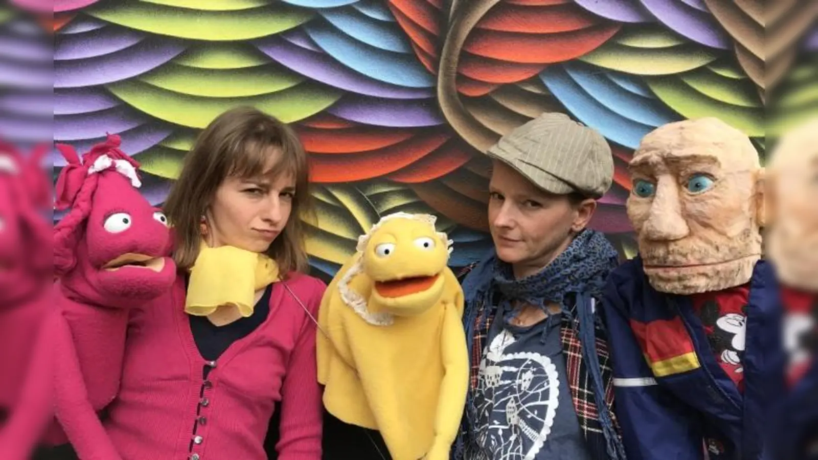 Eszter Tompa, Julia Giesbert und Puppen kommen am 19. November ins Kösk. (Foto: Kösk)