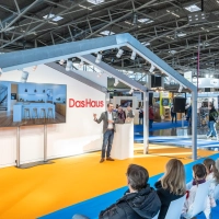 Interessiertes Publikum lauscht bei den Experten-Vorträgen im Forum Das Haus. (Foto: Thomas Plettenberg)