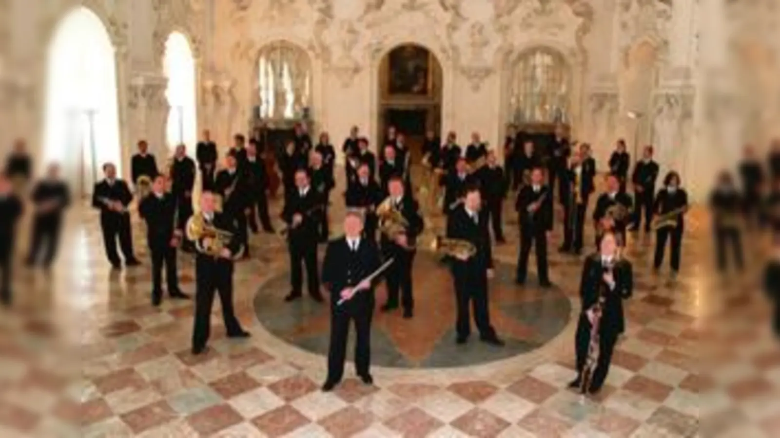 In Oberschleißheim keine Unbekannten: Die Musiker des Bundespolizeiorchesters München. (Foto: VA)