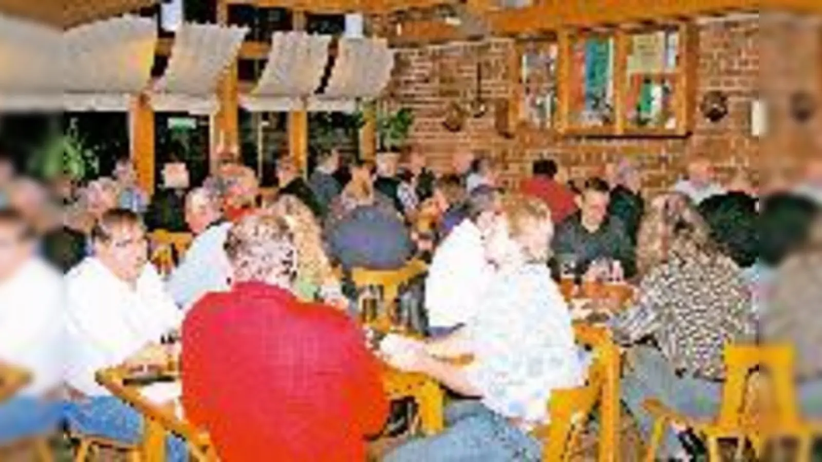 Gemütliches Beisammensein unter Kartenfreunden ist eines der Ziele des Schafkopf-Turnieres. 	 (Foto: Privat)