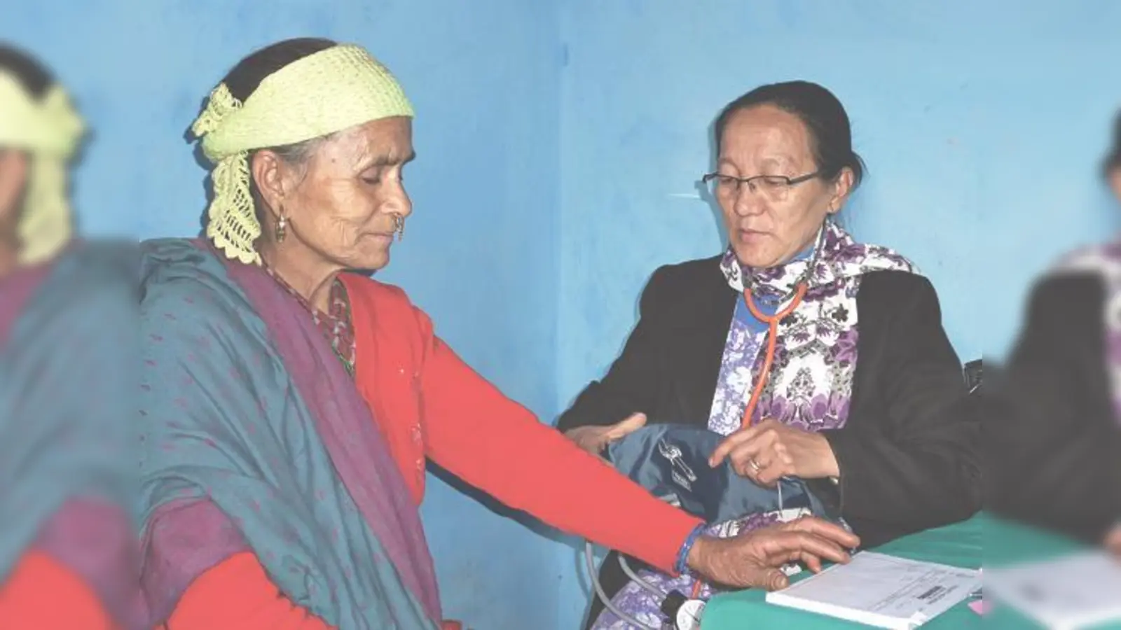 »Missio München« unterstützt die »Sisters of Charity of Nazareth« (SCN) in Surkhet, einem nepalesischen Distrikt. Schwester Cecilia Simick SCN, leitet eine Mobile Klinik.	 (Foto: Missio München)