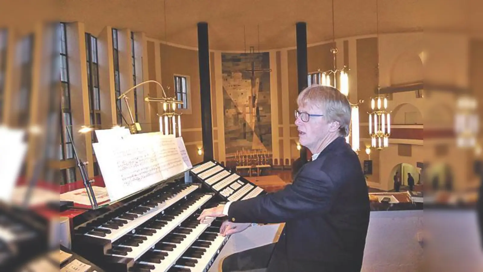 Hayko Siemens wird am 18. März die Orgel in St. Matthäus spielen. 	 (Foto: VA)