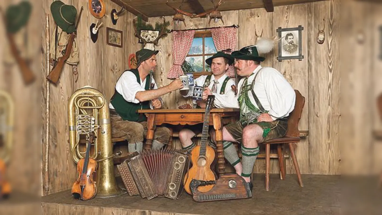 Die drei Musiker von »Knedl &amp; Kraut« freuen sich auf viele Besucher bei ihrem Konzert. 	 (Foto: VA)