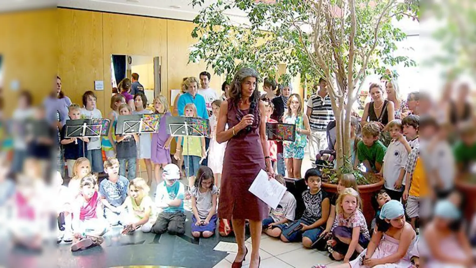 Rektorin Heidi Haenisch bedankte sich auch bei den Verantwortlichen, die dieses Projekt erst möglich gemacht haben.  	 (Foto: sd)