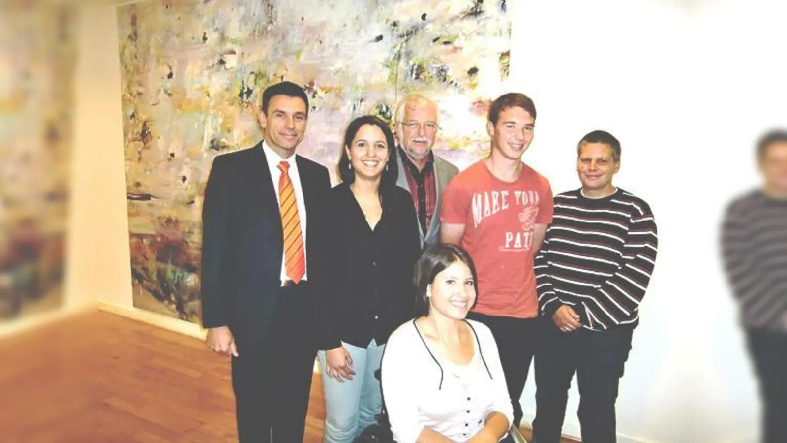 Helmut Schmid (li.), Helmut Dworzak (Mitte) und Jörn Koenigsbeck (re.) zusammen Karin Harlander, Tizian Meißner und Johanna Huttner (vorne). 	 (Foto: ikb)