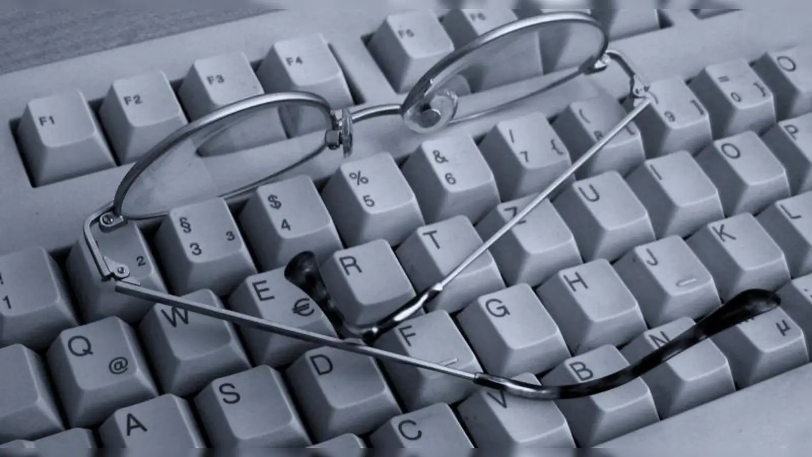 Das Berufsfortbildungswerk bietet EDV-Kurse für Senioren an. (Foto: Gerd Altmann / pixelio.de)