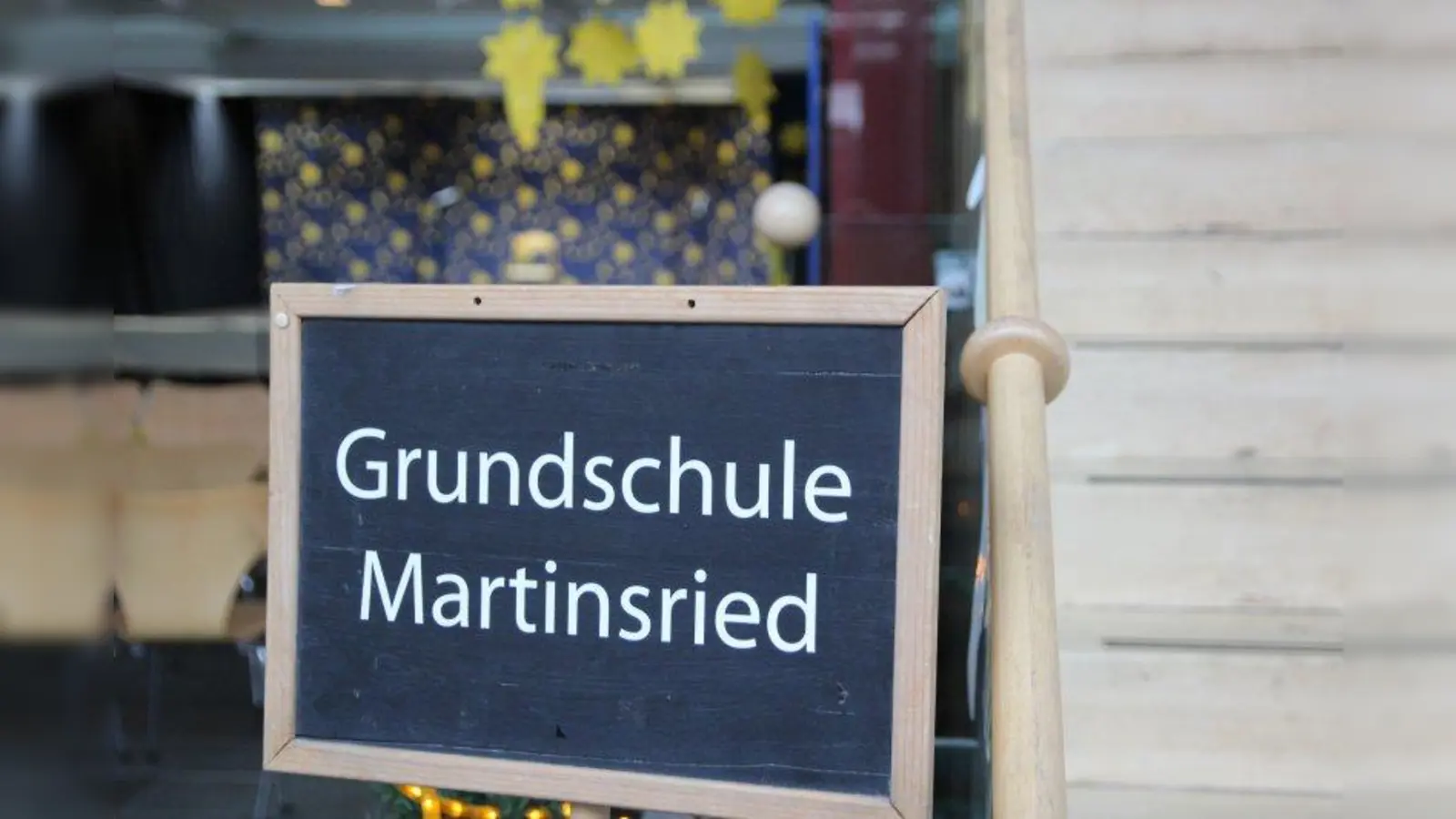 „Jetzt sehen wir sie endlich wieder – und zwar live!“ Die Viertklässler dürfen inzwischen wieder in die Schule gehen. (Foto: us)