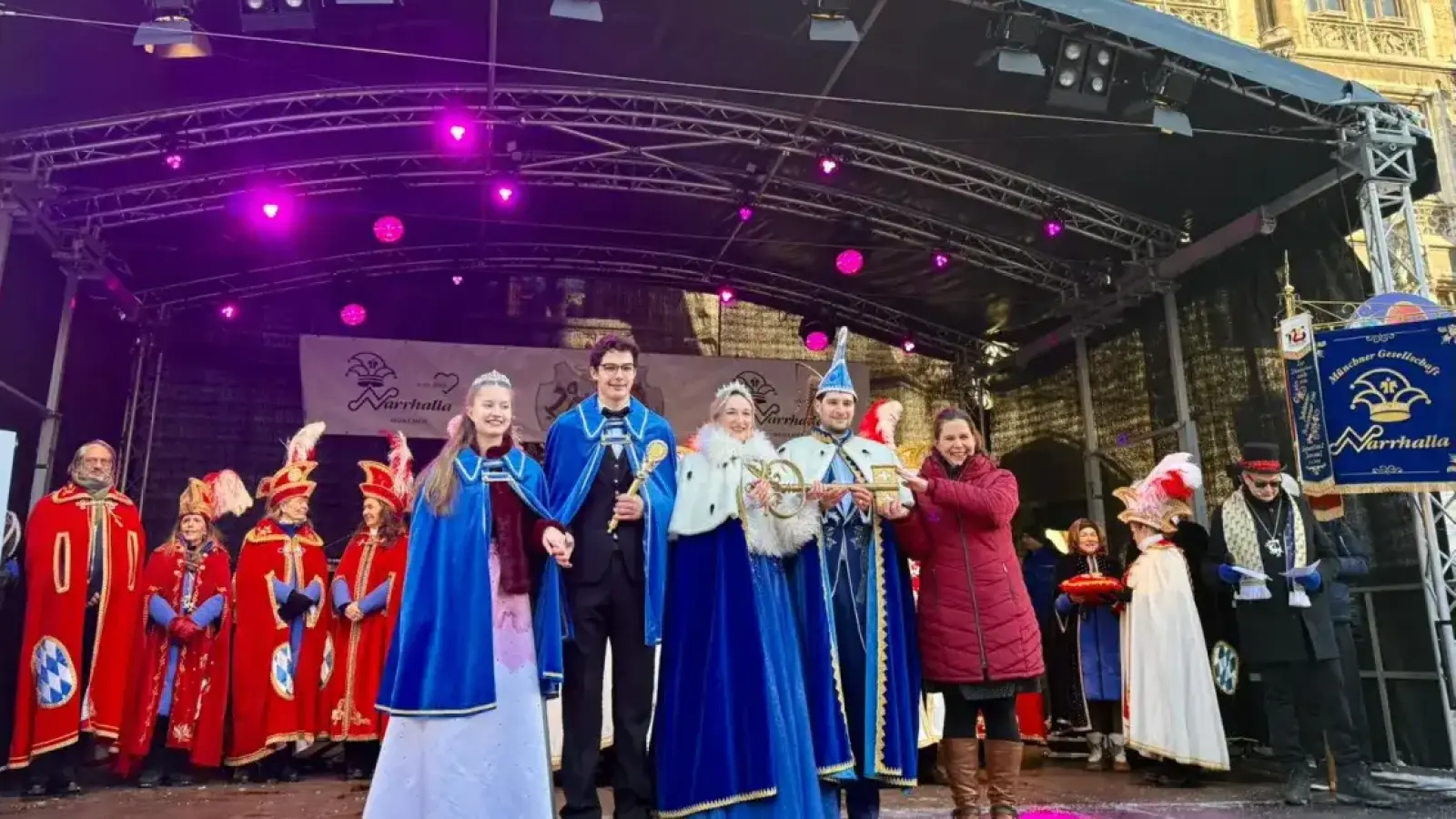 Neues-Prinzenpaar-erh-lt-den-Stadtschl-ssel