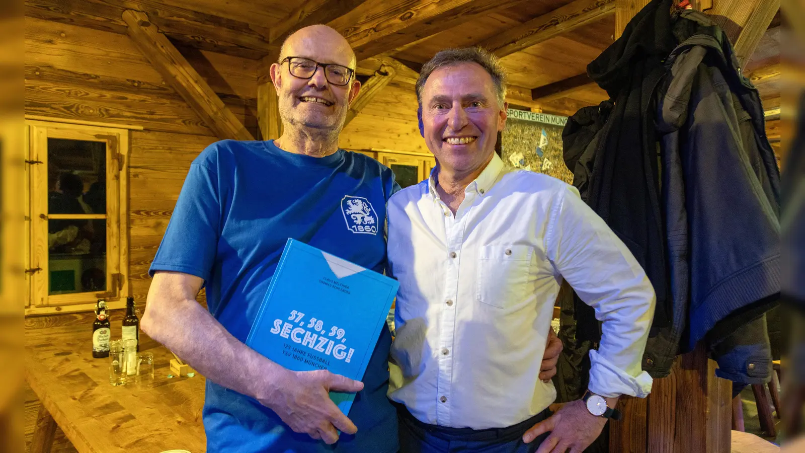 Rückblick in die Geschichte der Löwen: Claus Melchior und Thomas Bohlender (von links). (Foto: Anne Wild)