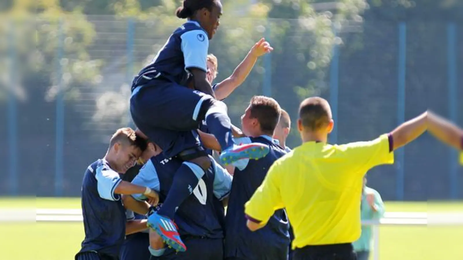 Freude über den vierten Sieg im vierten Spiel: U17-Junglöwen.  (Foto: A. Wild)