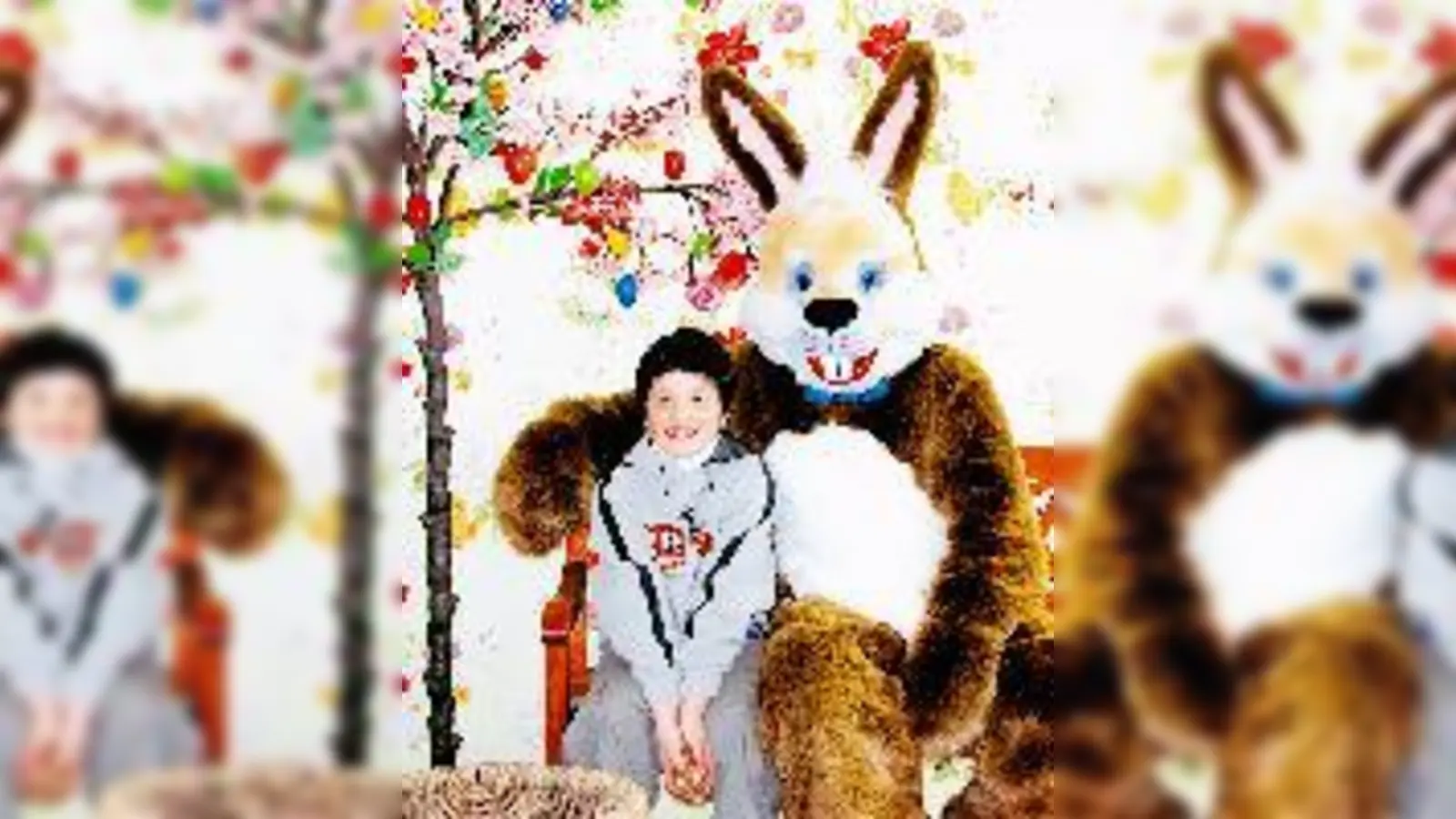 Nur nicht so schüchtern: Diese Woche war der Osterhase im Hauptbahnhof zu Gast: Kinder konnten sich kostenlos fotografieren lassen.	 (Foto: Werbe-Gesellschaft Hauptbahnhof)