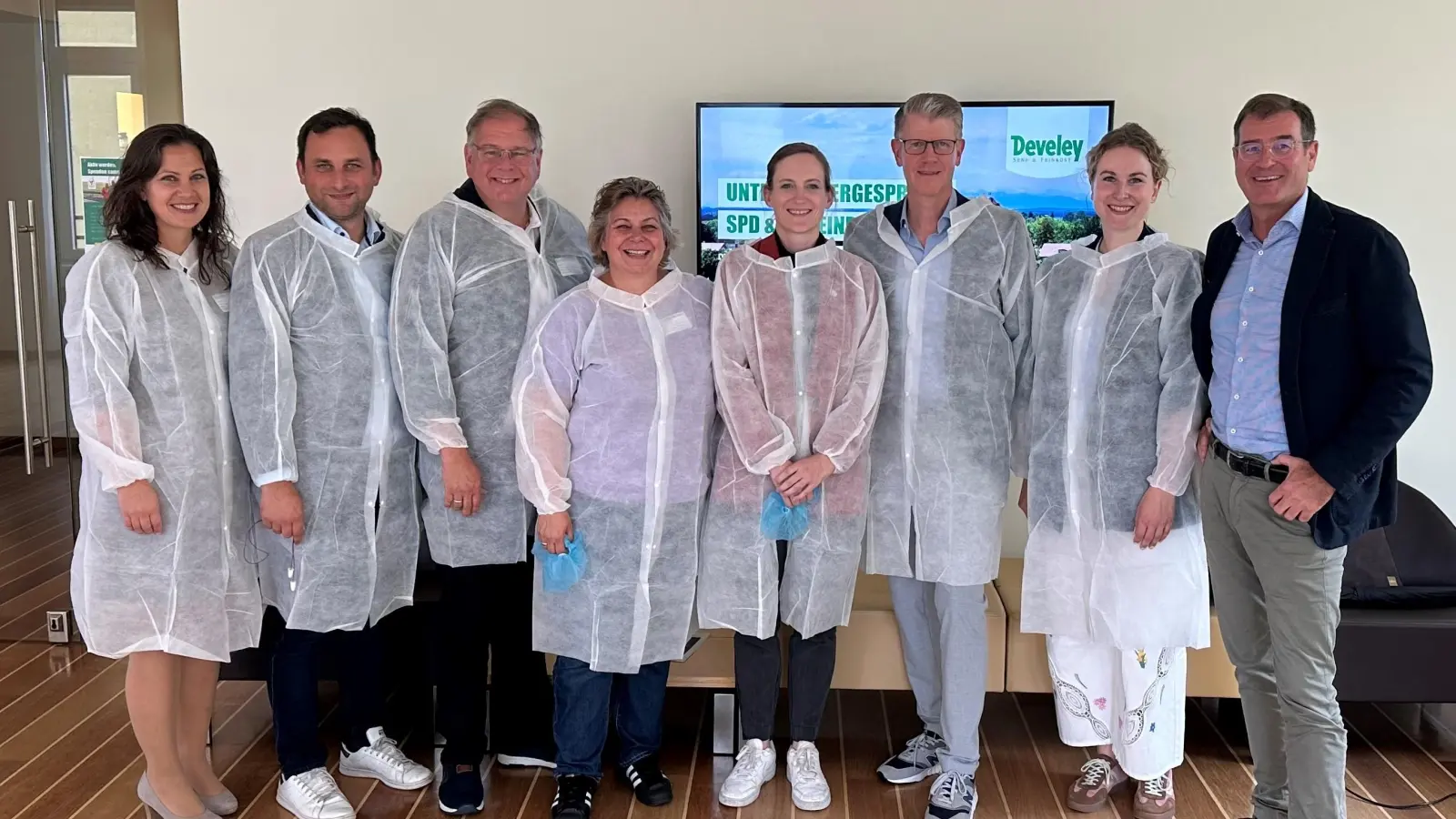 MdB Carmen Wegge (Mitte) kam zum Unternehmensbesuch bei Develey in Unterhaching. (Foto: Stefan Michalczyk)