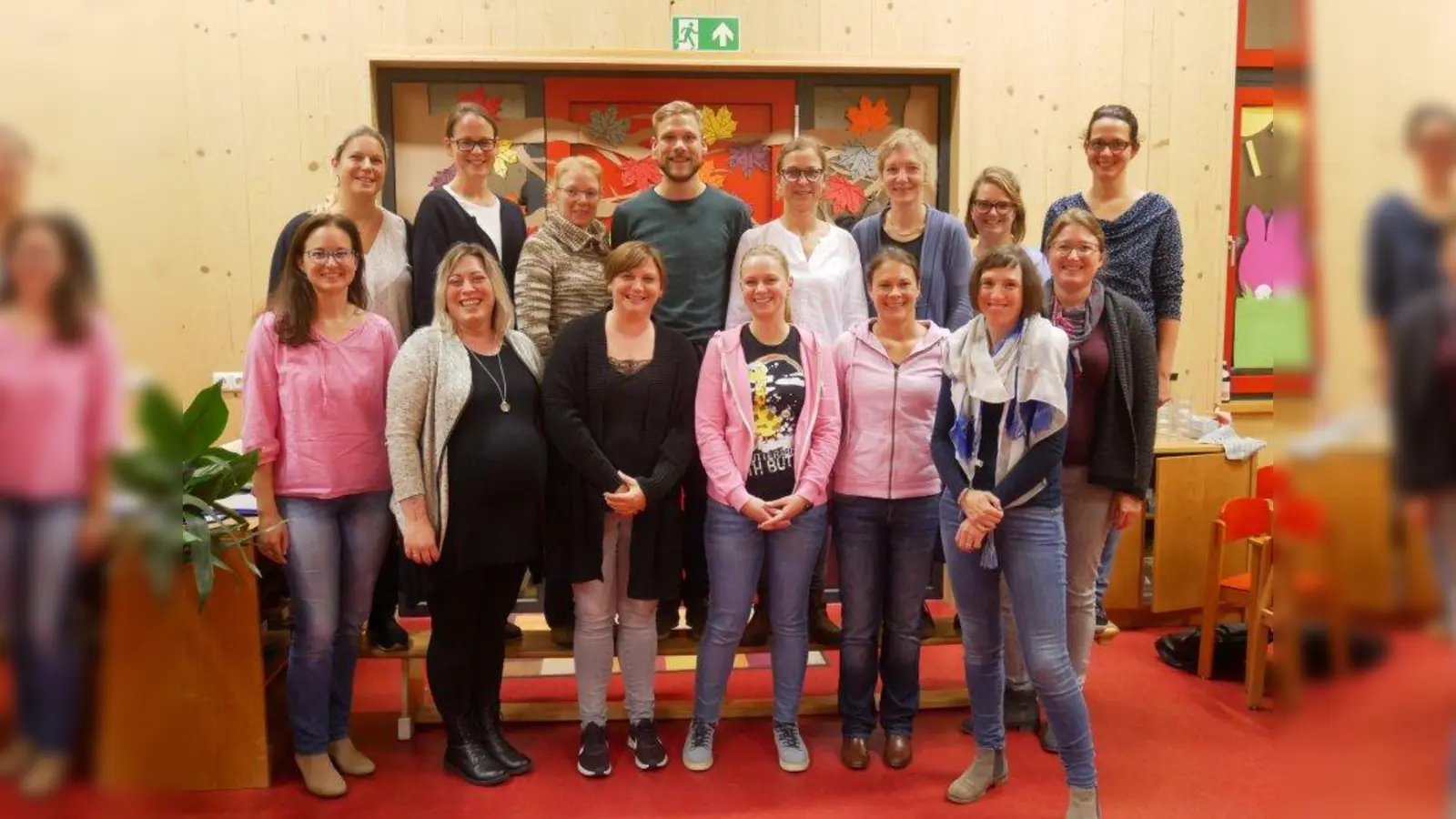 Der Elternbeirat der integrativen Kneipp Kinderhauses Mariae Himmelfahrt: Iris Jürgens, Alexandra Bertl, Sabine Melzer, Samuel Bittner, Sandra Kohlmuss, Erika Geiger, Tatjana Johann, Anna Scheuren (hinten von links), Verena Gramer, Carina Effelberger, Daniela Thieler, Maria Bosch, Kristina Borgiel, Camilla Franzl und Christiane Reitlinger (vorne von links). Nicht auf dem Bild ist Theresa Ley. (Foto: Integrativer Kindergarten)