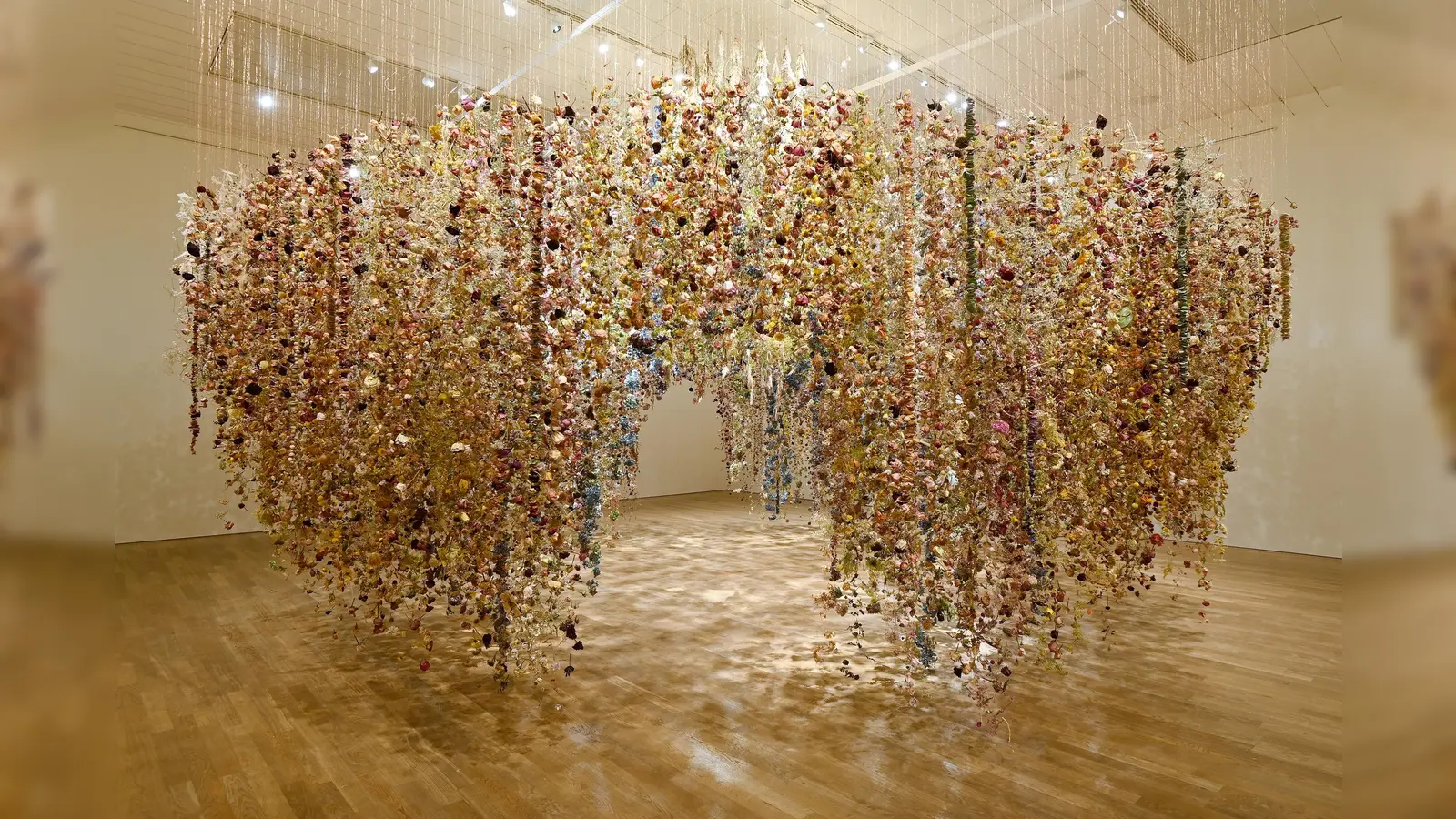 Die Installation „Community” stammt von Rebecca Louise Law. Sie war bereits im Toledo Museum of Art zu sehen. Jetzt ist sie in der Kunsthalle München zu sehen.  (Foto: Rebecca Louise Law)
