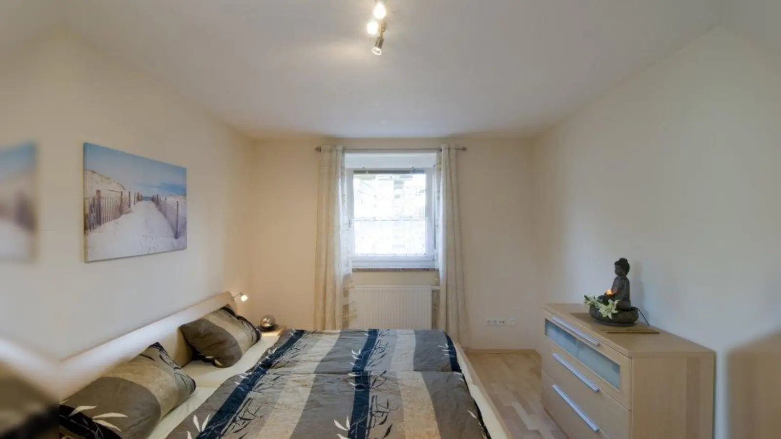 Fast nonstop umgibt sich der Mensch mit Wänden. Sie umhüllen ihn zu circa 90 Prozent seiner Lebenszeit. Dass ihre Konsistenz und Eigenschaften die Gesundheit nicht gefährden, ist daher enorm wichtig. (Foto: Baumit GmbH)