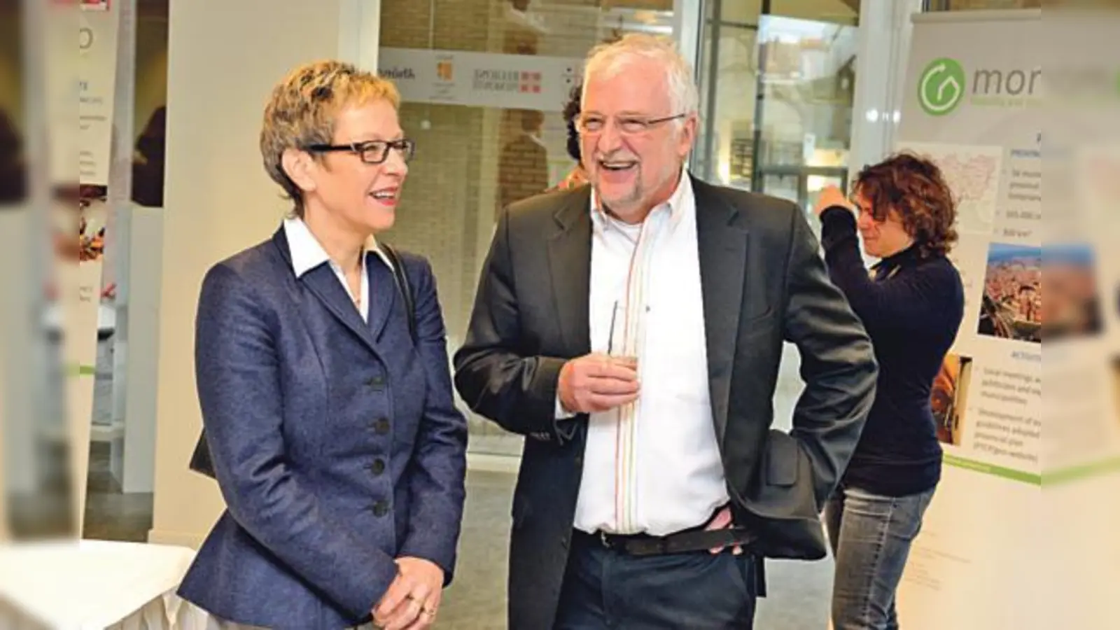 Bürgermeister Helmut Dworzak mit Dr. Angelika Poth-Mögele, Director of Policy des Council of European Municipalities and Regions.	 (Foto: Gemeinde Haar)