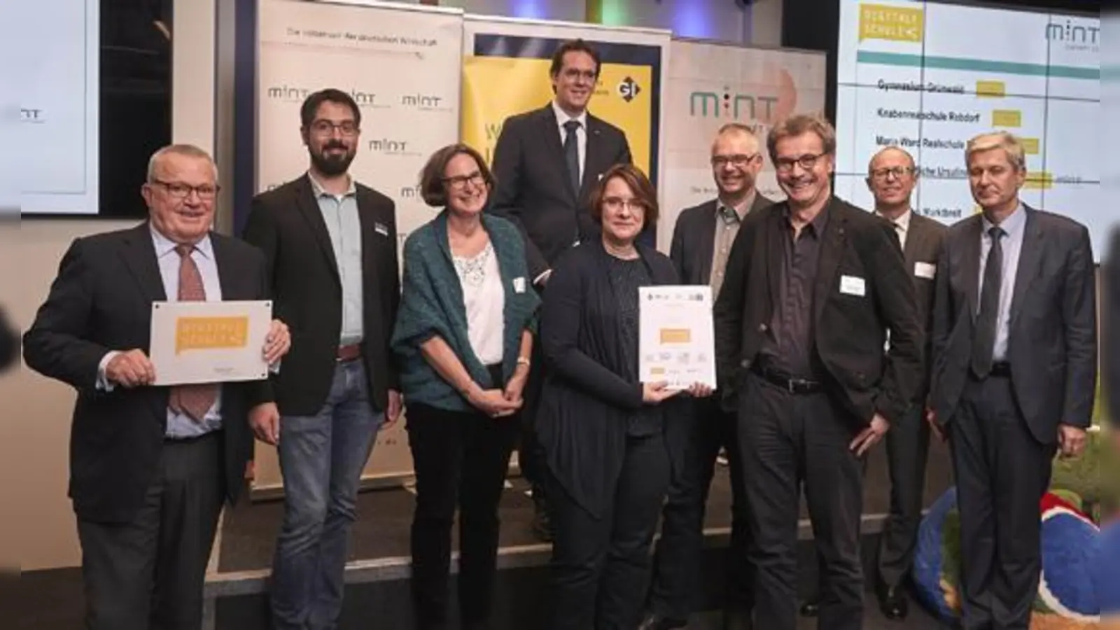 Das Gymnasium Grünwald freut sich über die Auszeichnung „Digitale Schule”.  (Foto: oh)