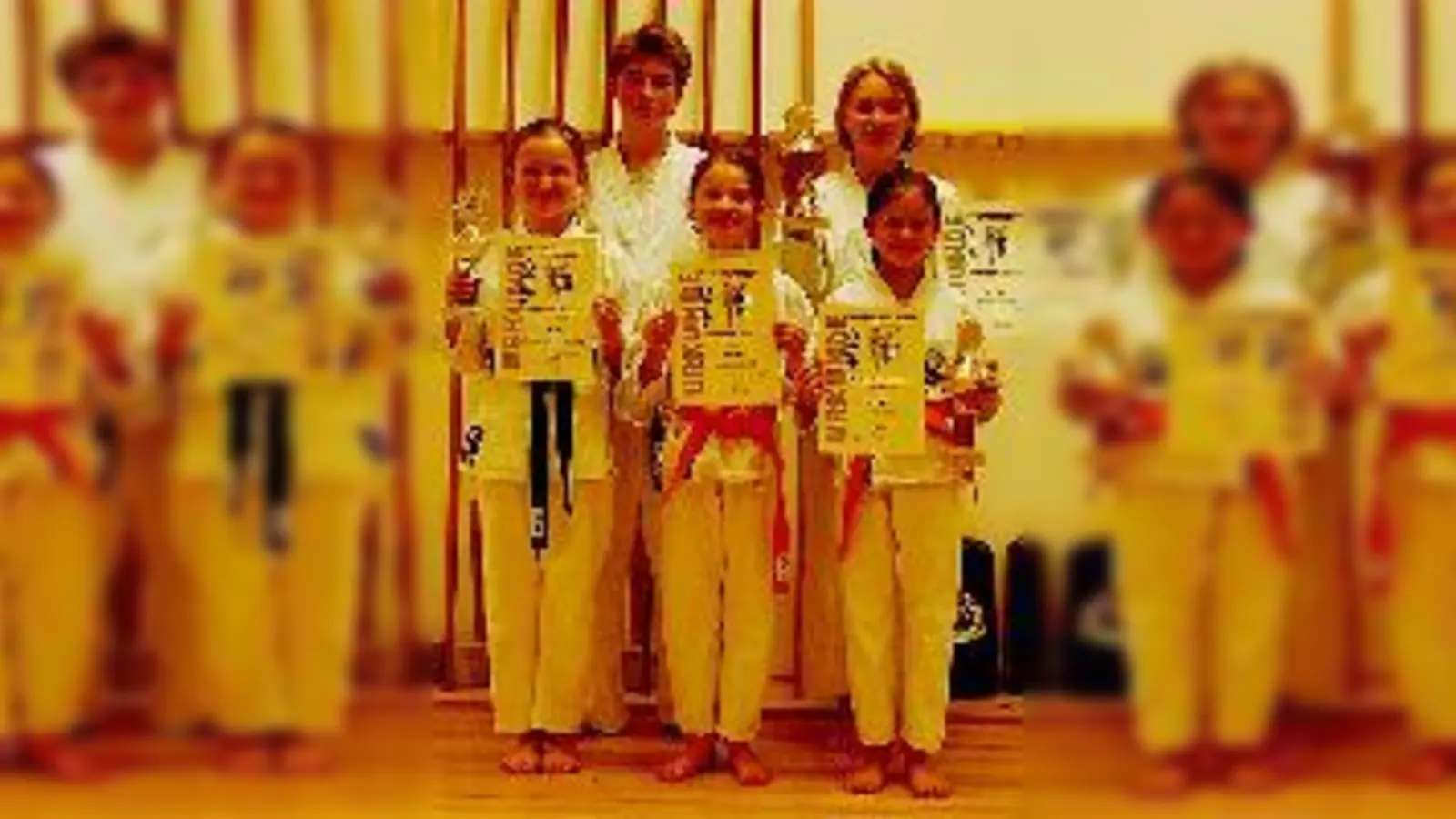 Vorne li.: Rodschinka Geraldine, Bittl Jacqueline, Bittl Sarah; hinten  (Foto: Böhmer Christine, Böhmer Annette.)