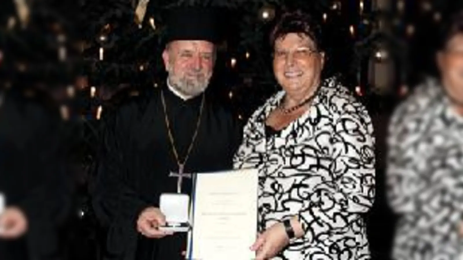 Erzpriester Apostolos Malamoussis, mit Landtagspräsidentin Barbara Stamm.  (Foto: Privat)