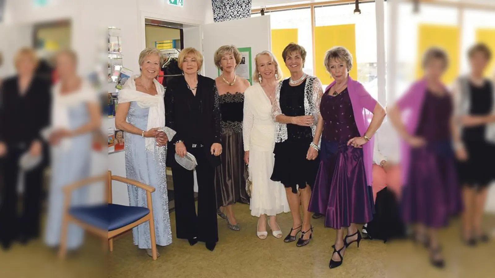 Wer hätte das gedacht? Die Models der AWO tragen allesamt Secondhand-Mode aus der Ottobrunner Klawotte.	 (Foto: VA)