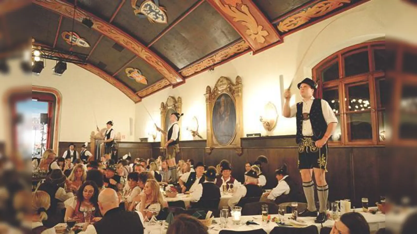 Hier geht es zünftig zur Sache, boarische Tradition wohin das Auge blickt.	 (Foto: VA)