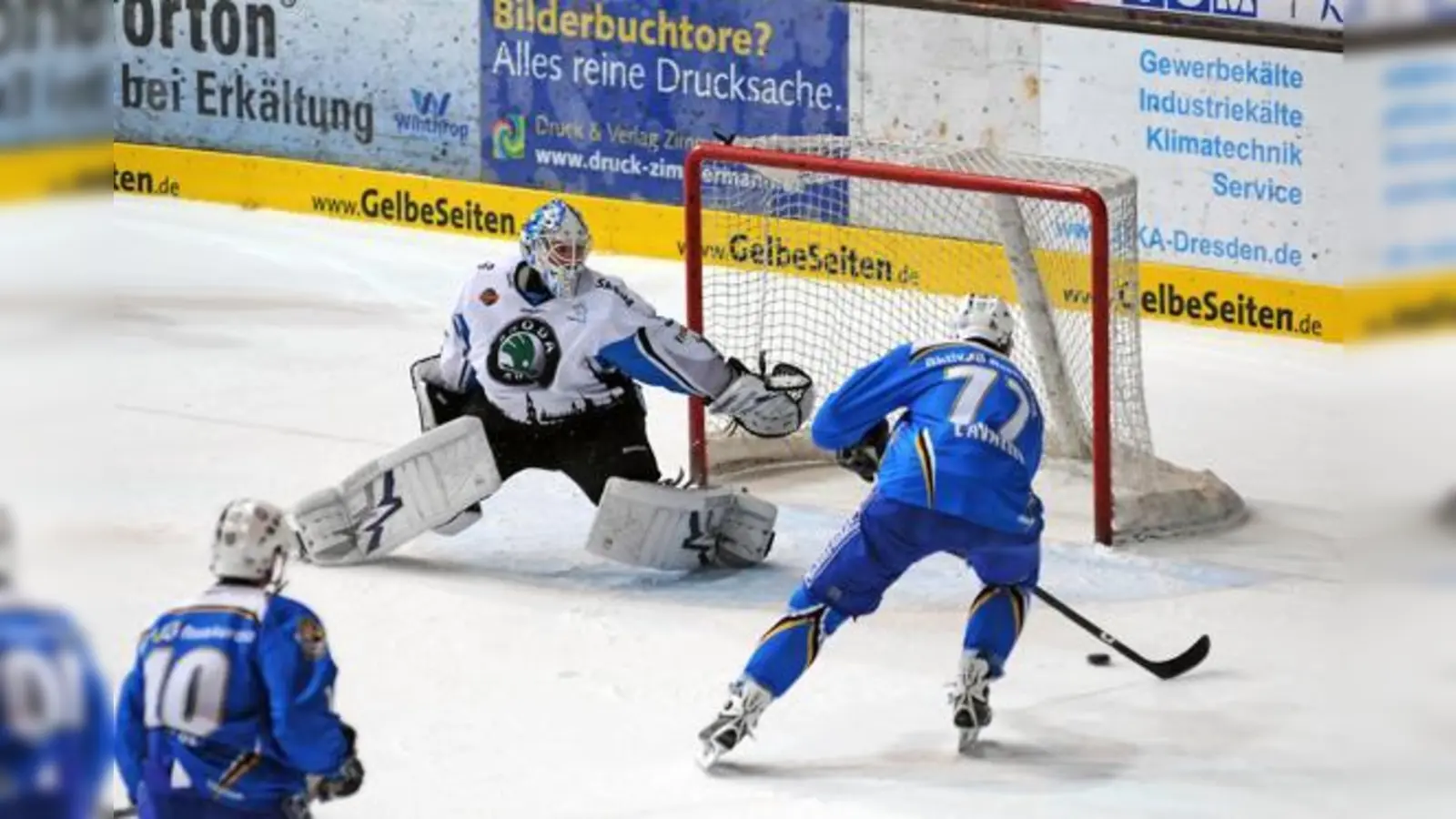 In der Verlängerung erzielte Kevin Lavallee das erlösende 3:2 für den EHC gegen die Dresdner Eislöwen.	 (Foto: Heike Feiner)