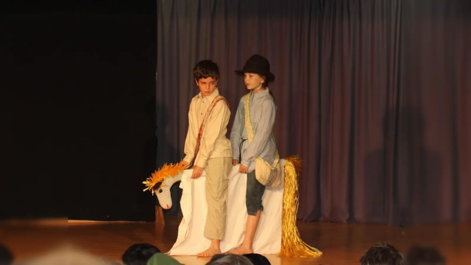 Prinz Mio begibt sich zusammen mit Jum Jum auf die Suche nach Ritter Kato. (Foto: SJ)