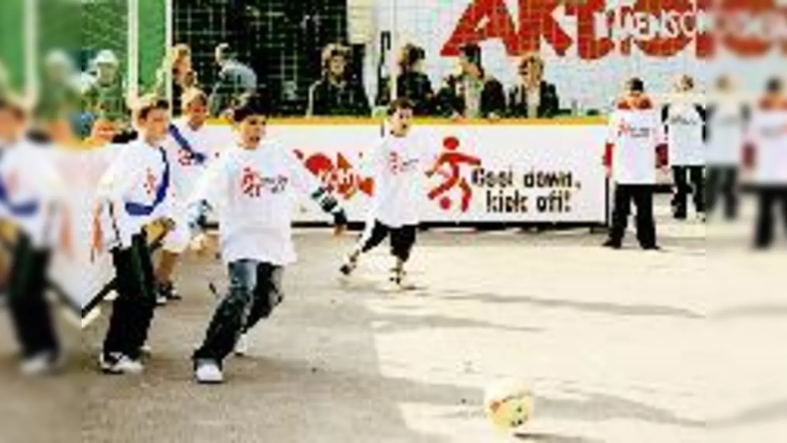 Bei »Cool down, kick off« wird ohne Schiedsrichter gespielt, für besondere Fairness gibt es Sonderpunkte.  (Foto: Hirt)