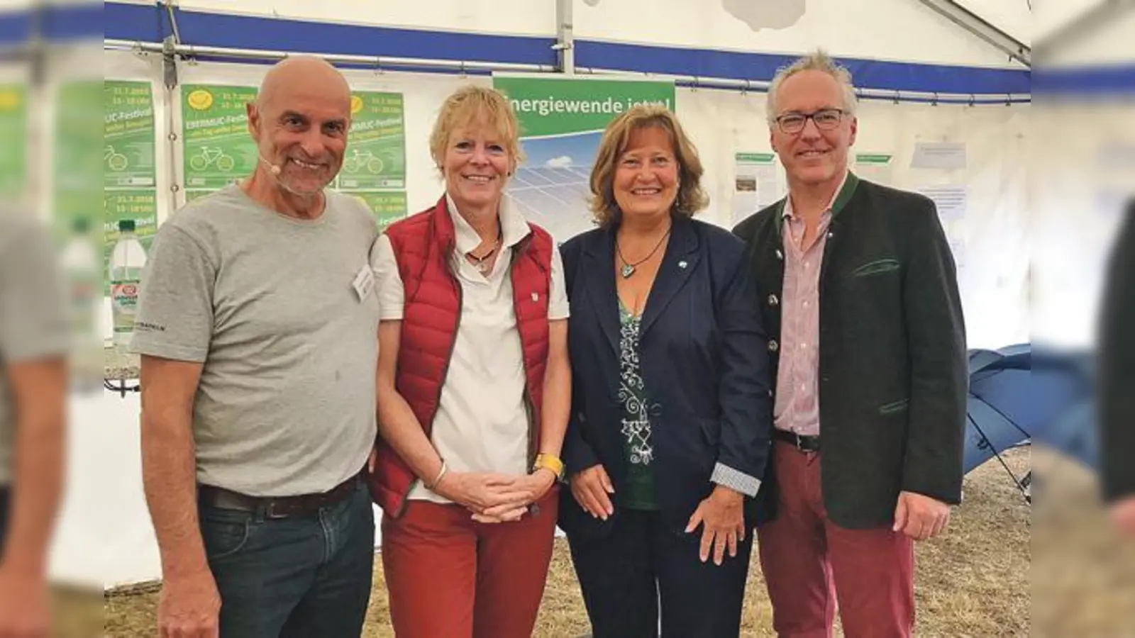 Ebersberg Klimaschutzmanager und Radelstar Hans Gröbmayr mit Höhenkirchen-Siegertsbrunns Bürgermeisterin Ursula Mayer, der stellvertretenden Landrätin Annette Ganssmüller-Malluche und Neubibergs Bürgermeister Günter Heyland (v. l.).	 (Foto: hw)