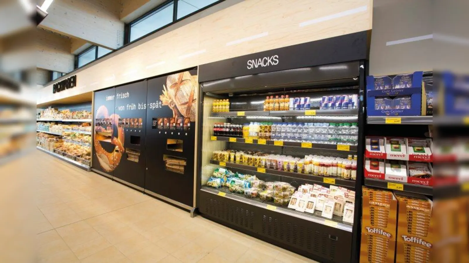 Coolbox und Backautomat: Die moderne Ausstattung ist auf die Bedürfnisse der Kunden zugeschnitten. (Foto: ALDI SÜD)