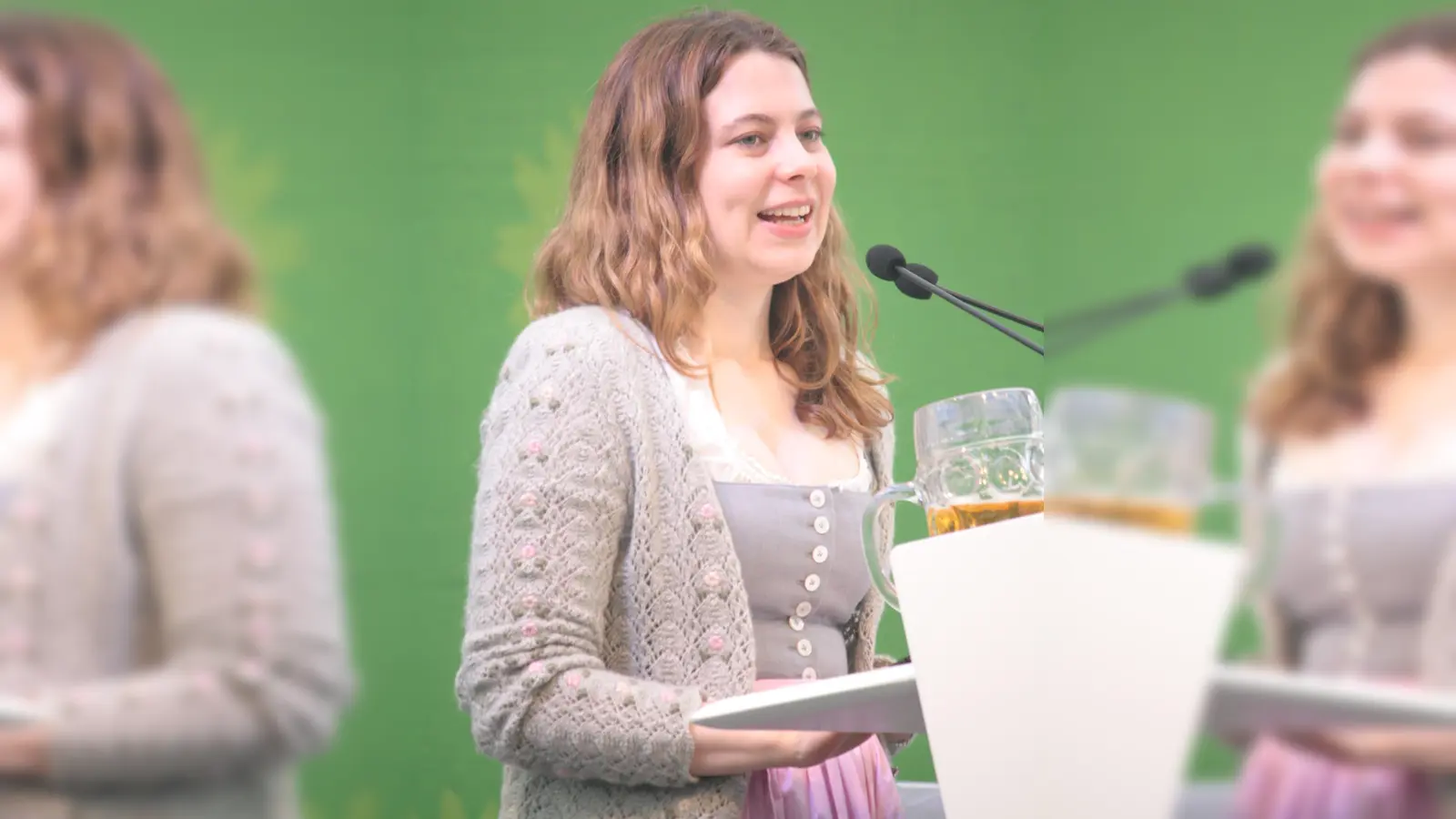 MdB Jamila Schäfer rief zum Widerstand gegen „populistische Schaumschläger” auf: „Bleibt laut und mutig und lasst euch nicht veräppeln!” (Foto: job)