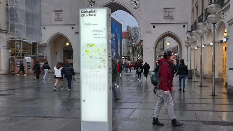 Solche Infostelen, wie sie u.a. am Stachus zu sehen sind, hätte der Bezirksausschuss auch für Laim gewollt. (Foto: Beatrix Köber)