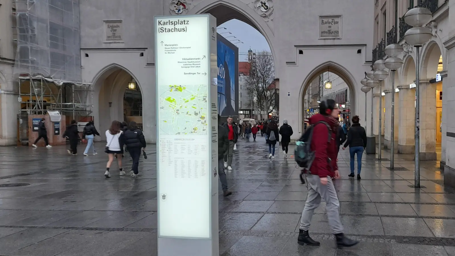 Solche Infostelen, wie sie u.a. am Stachus zu sehen sind, hätte der Bezirksausschuss auch für Laim gewollt. (Foto: Beatrix Köber)