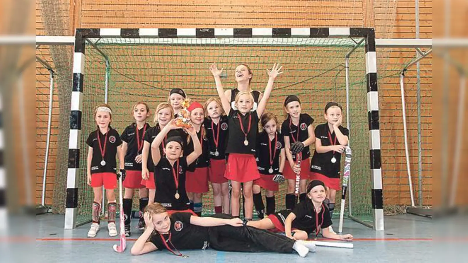 Turniersieger ohne eine Niederlage: Die D1-Mädels der SpVgg Höhenkirchen.	 (Foto: Verein)