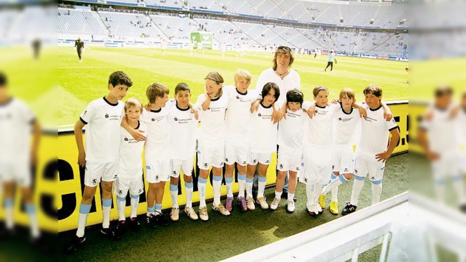 Highlight für die D 2-Junioren: Mit den Profikickern im Stadion einlaufen.	 (Foto: Verein)
