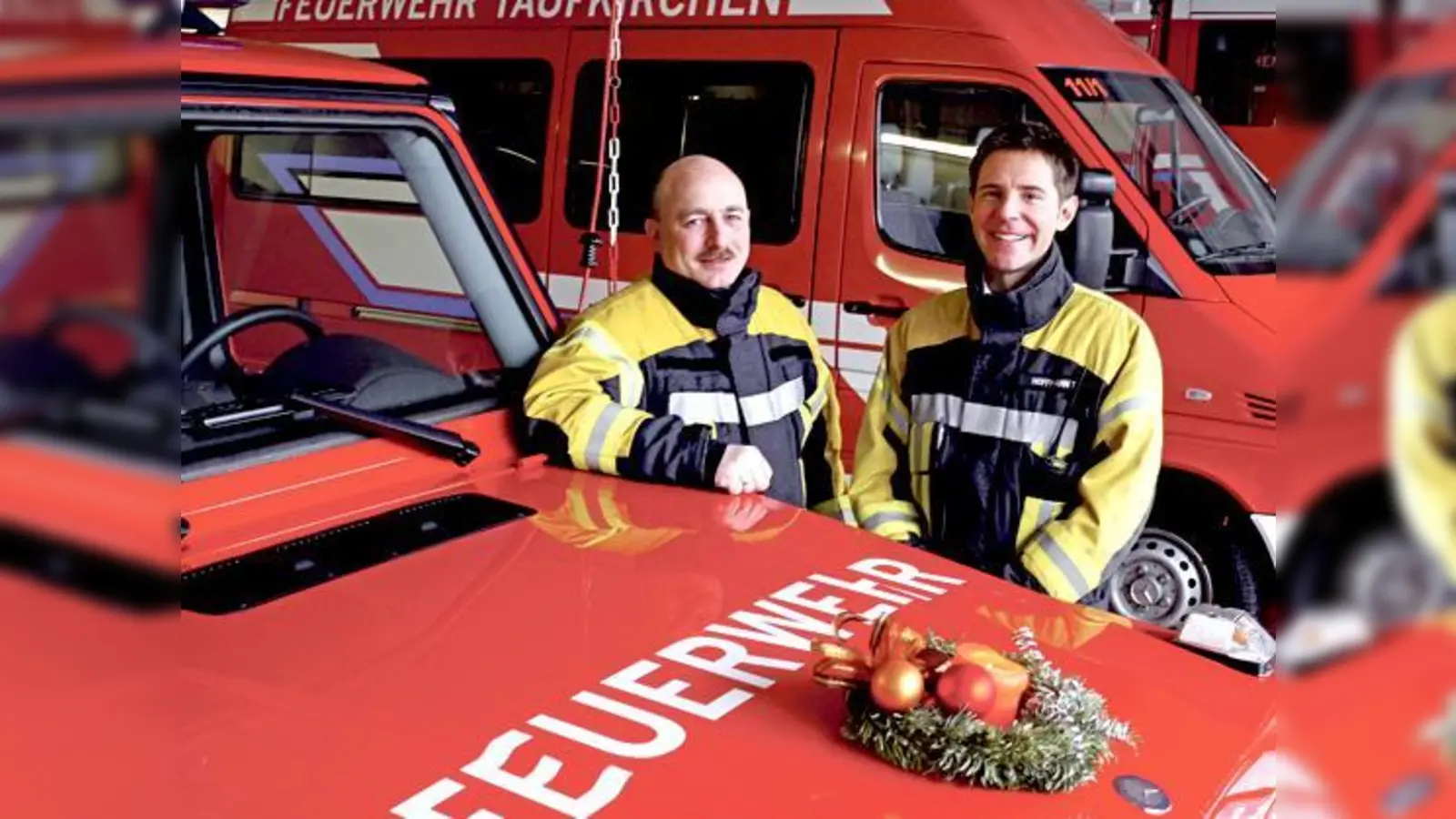 Der Pieper ist auch an Heiligabend an: Kommandant Michael Huber (l.) und Brandmeister Thilo Hoffmann.	 (Foto: Kohnke)