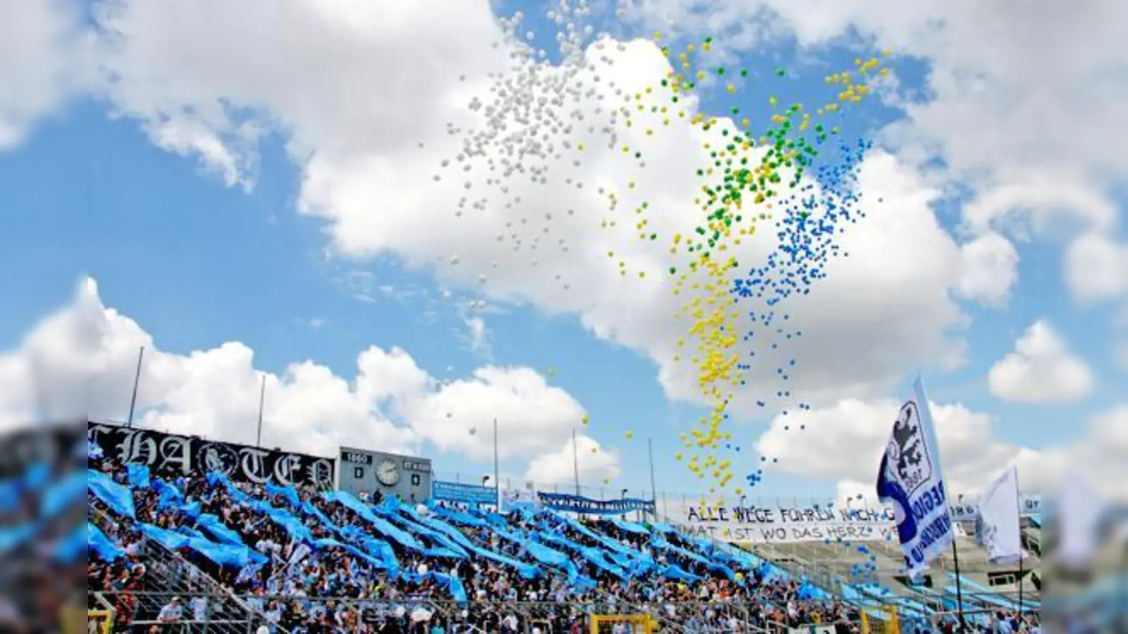 Choreografie in der Westkurve bei XXX-Tausend.  (Foto: A. Wild)