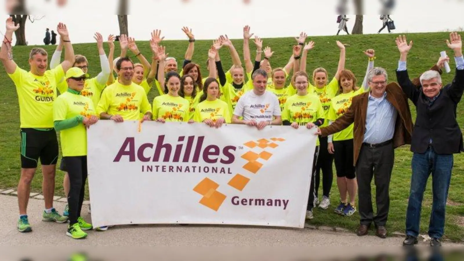 Inzwischen hat Achilles International Deutschland viele Unterstützer, zum Beispiel Bundestagsabgeordnete Julia Obermeier (1. Reihe, 3.v.l.) (Foto: Achilles Internat. Germany)