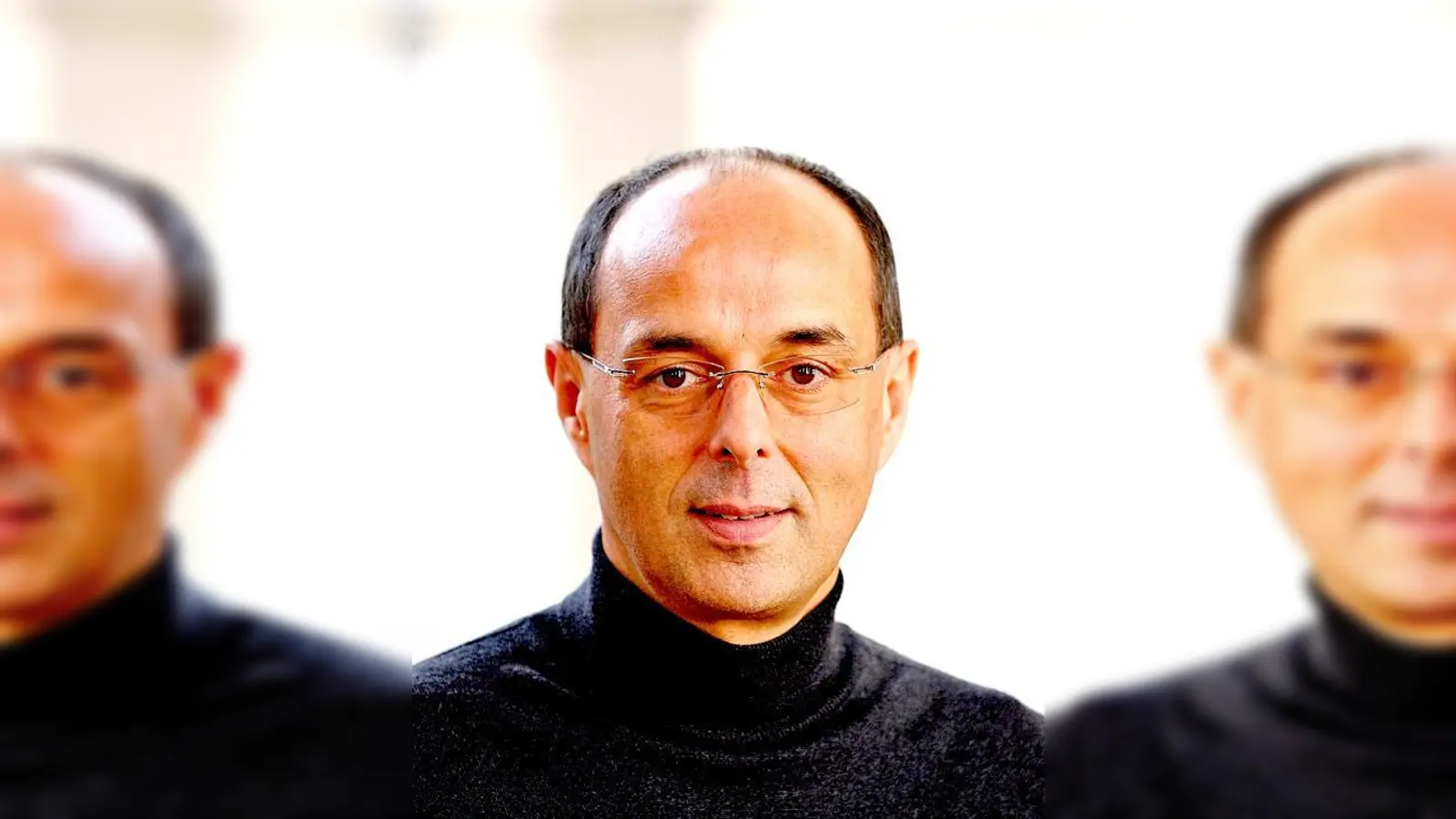 Joseph Riedl, Dekan und Stadtpfarrer in Ebersberg, freut sich auf besinnliche Feiertage  und darauf, an Heiligabend in der Kirche zu singen. 	 (Foto: Kirche)