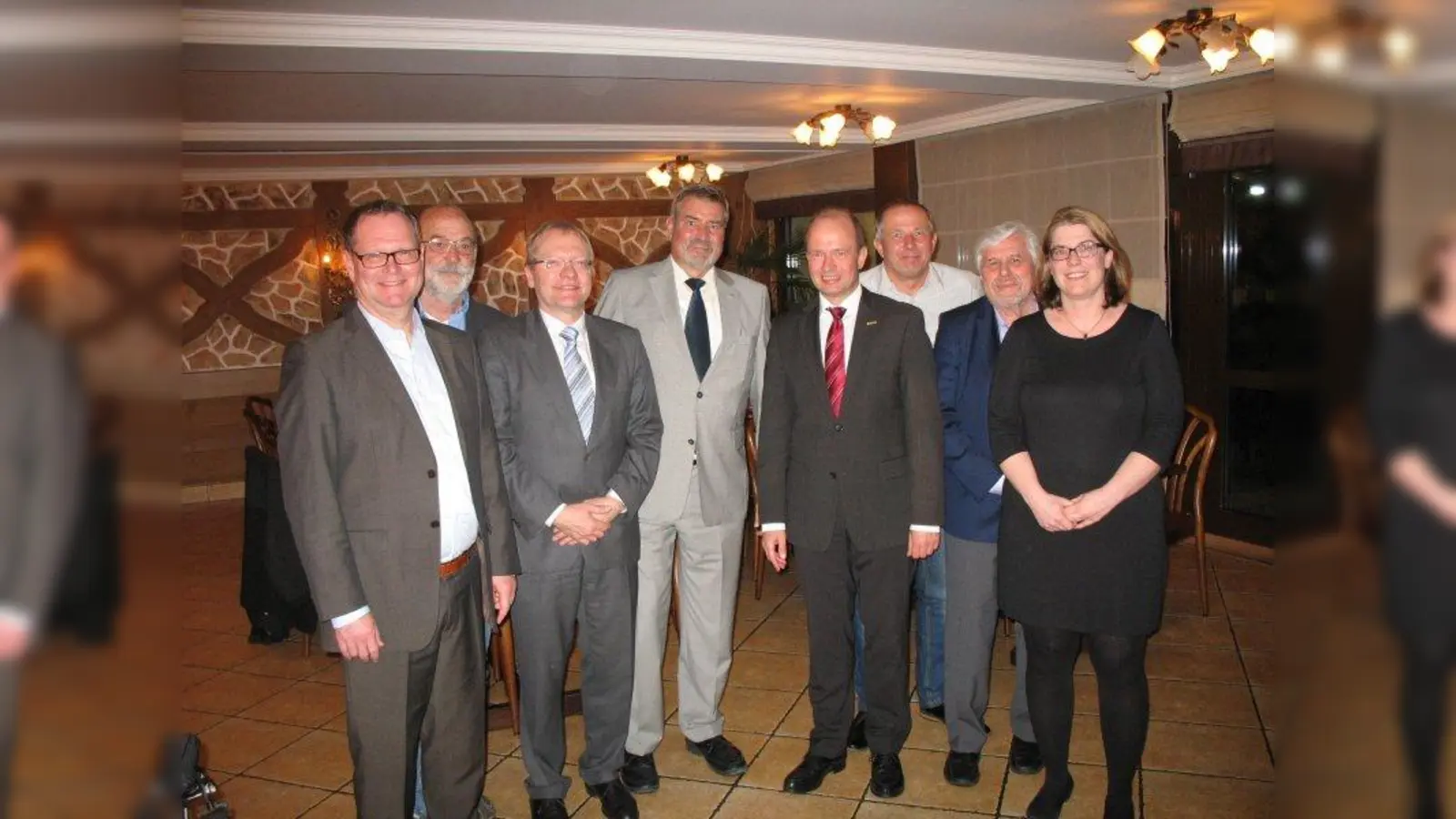 Zum neuen Vorstand.gehören v.l. Wolfgang Reichenbach, Karlheinz Scholz, Dr. Volker Schramm, Stephan Johannes Reinhold, Jürgen Biffar, Thorsten Lange, Albert Metzund Katrin Schmidt. Auf dem Bild fehlen Auf dem Bild fehlen Günter Luboss, Stephan Haas, Hartmut Roidl und Franz Niedermeir. (Foto: pi)