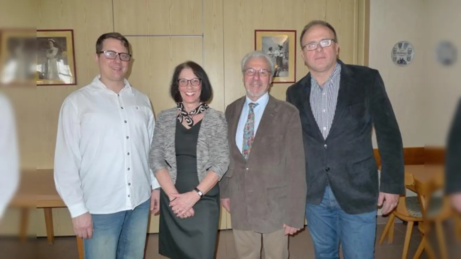 Der neu gewählte Vorstand der Chorgemeinschaft Germering Unterpfaffenhofen v.l.: Marek Menzel (stellv. Vorsitzender), Gisela Lingenhöl (Schriftführerin), Rudi Braunegger (Vorsitzender) und Franz Böhm (Kassierer). Die Chorgemeinschaft hat noch Plätze für die Stimmen Sopran, Tenor oder Bariton frei. Unter www.cg-ug.de erhalten Interessierte weitere Informationen. (Foto: CGUG)